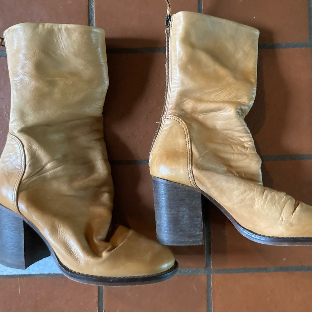 EUC FREE PEOPLE HEEL BOOT 36